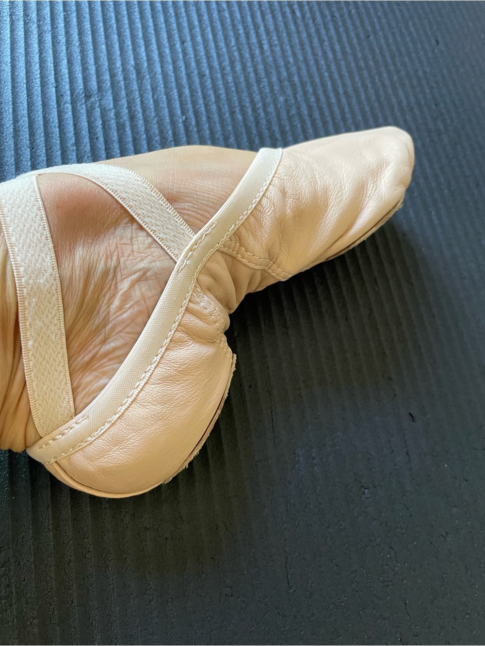 Capezio Hanami Ballet Shoes Leather beige Nude Split Sole Size 40M EU fits 7 US
